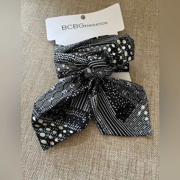BCBGeneration Black and White Women's Scarf - Picture 1 of 5